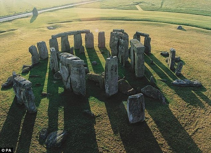 Nong: Bai da co Stonehenge thuc su la cua nguoi ngoai hanh tinh?