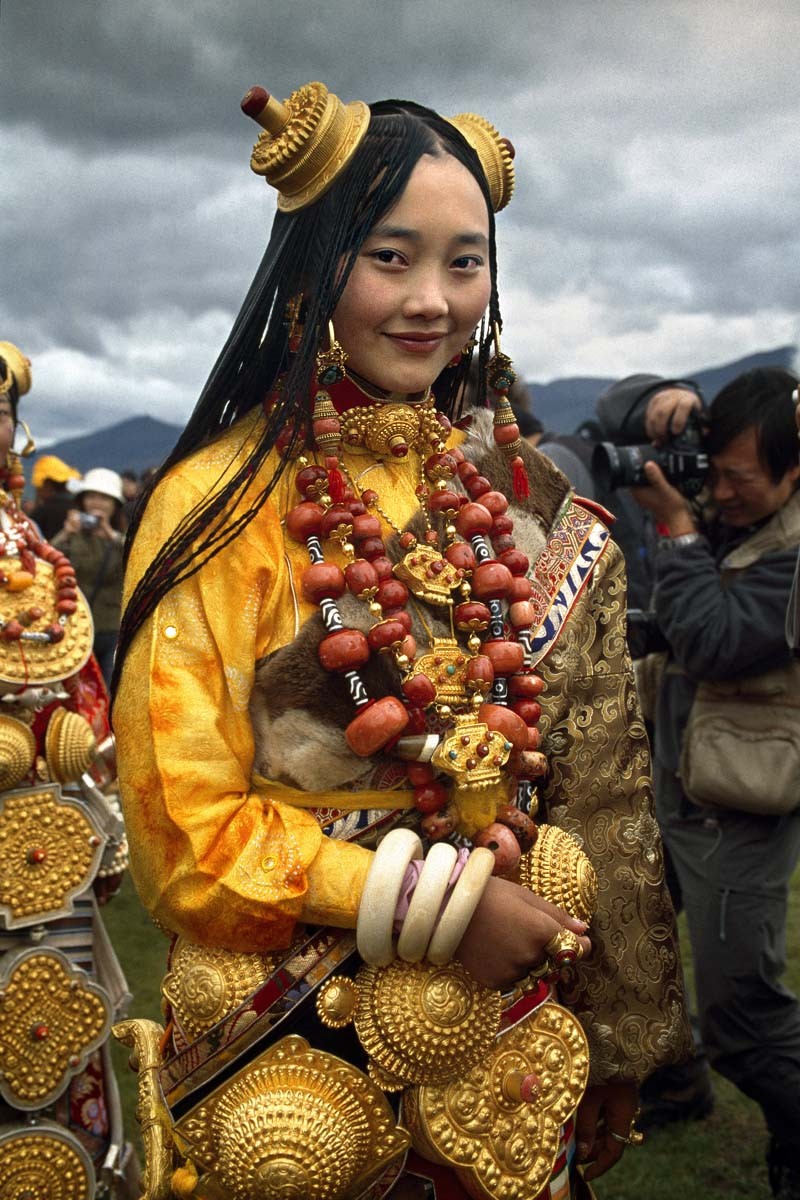 Bo toc deo vang “khung” tren nguoi de the hien dia vi-Hinh-5