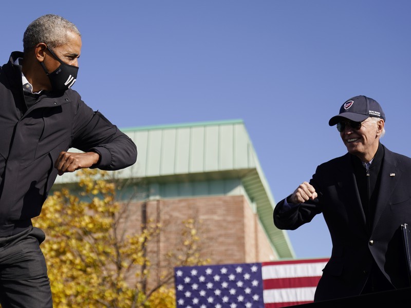 Ong Obama xuat hien cung ong Biden, tong cong kich ong Trump