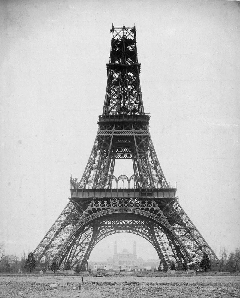 Bộ ảnh hé lộ quá trình xây dựng tháp Eiffel nổi tiếng nước Pháp