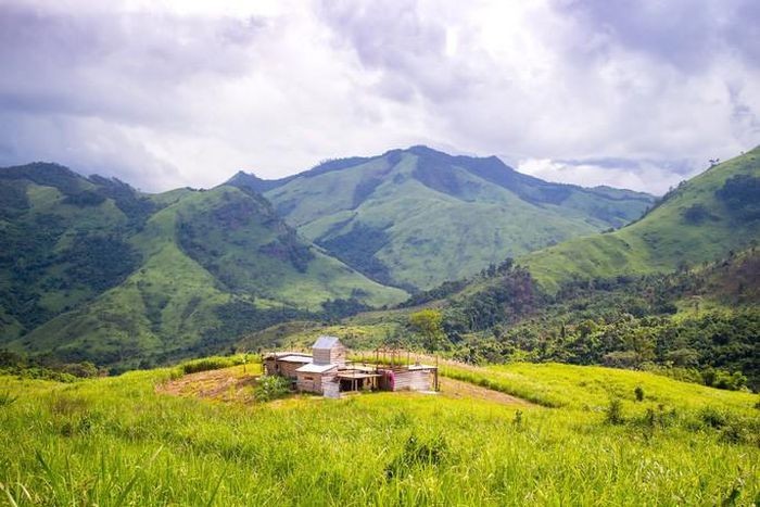 34 du khach TP HCM va nguoi dan duong mat lien lac tren nui Khanh Hoa-Hinh-2