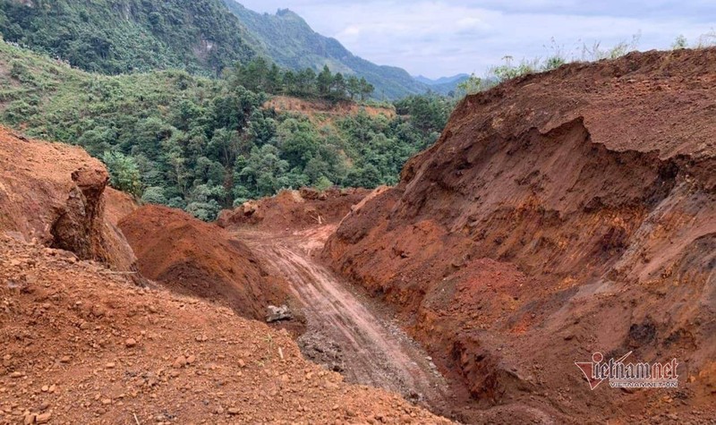 Ngang nhien khai thac quang sat trai phep tai Ha Giang-Hinh-3