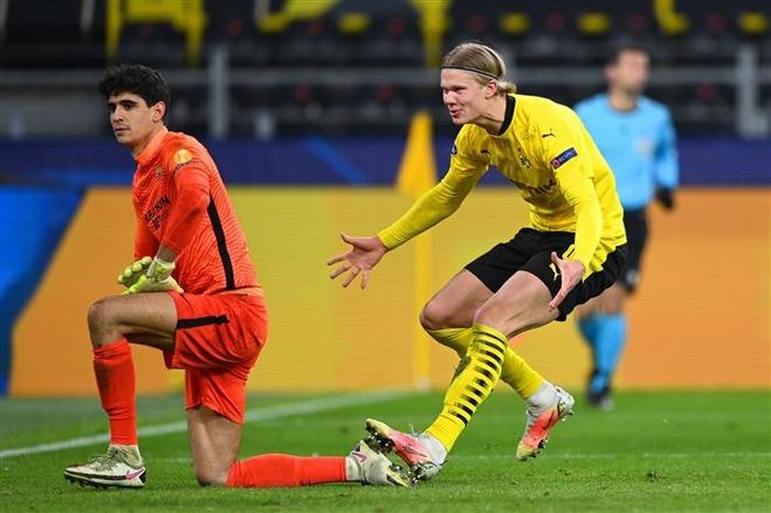 VAR nhan dinh kho hieu, Haaland giup Dortmund vao tu ket Champions League