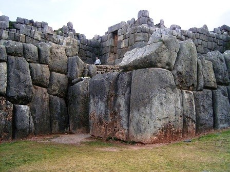 He lo bat ngo ve buc tuong da cua nguoi Inca-Hinh-10