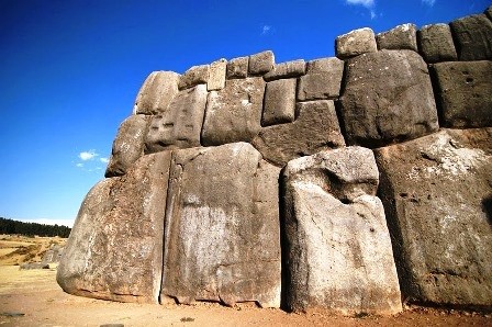 He lo bat ngo ve buc tuong da cua nguoi Inca-Hinh-9