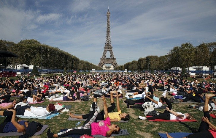 Bi an hoi chung Paris khien du khach choang ngop, gap ao giac-Hinh-6