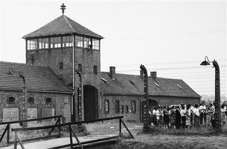Nu ho sinh nguoi Ba Lan cuu song nhieu tre em o trai Auschwitz-Hinh-2
