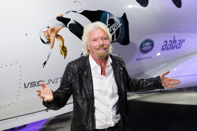 Cuoc dua chinh phuc vu tru: Ty phu Richard Branson “vuot mat” Jeff Bezos?-Hinh-2