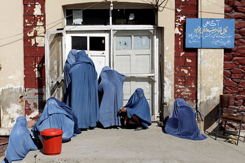 Kinh hoang nhung man tra tan phu nu Afghanistan cua luc luong Taliban-Hinh-3