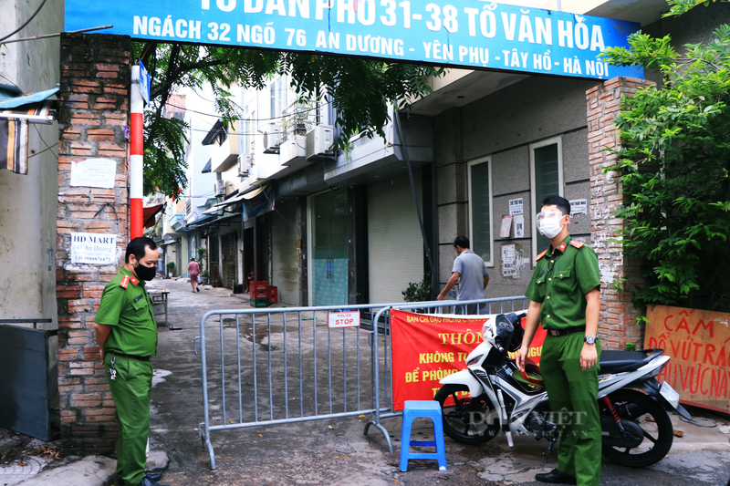 Ha Noi: Nguoi phu nu ban bun oc online duong tinh COVID-19