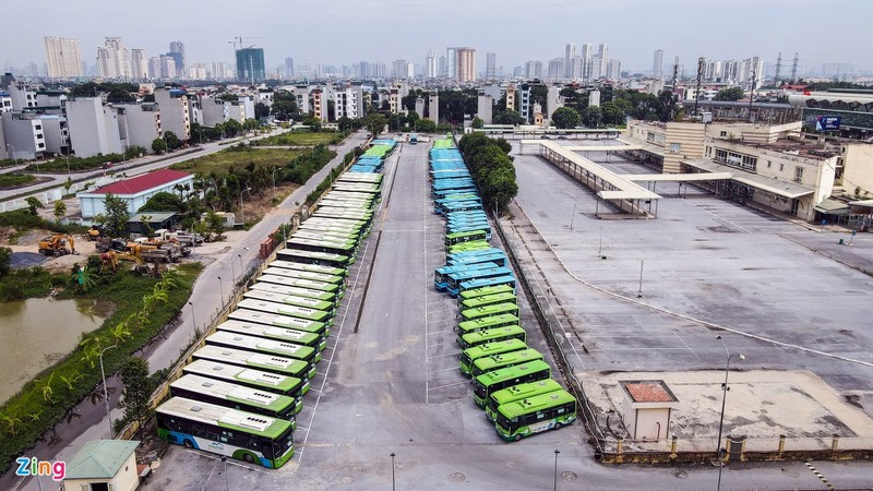 Hang tram xe buyt o Ha Noi cho ngay lan banh tro lai-Hinh-5