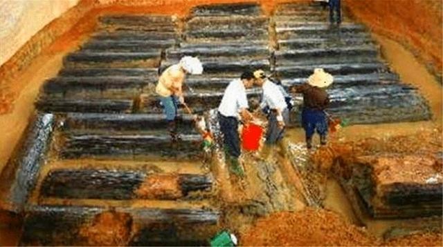 Sững sờ tìm thấy 46 thi hài nữ khỏa thân trong ngôi mộ cổ - Hình 2 Sung so tim thay 46 thi hai nu khoa than trong ngoi mo co-Hinh-2