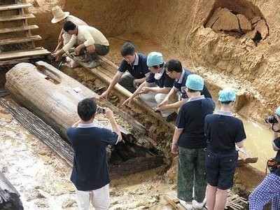Sững sờ tìm thấy 46 thi hài nữ khỏa thân trong ngôi mộ cổ - Hình 5 Sung so tim thay 46 thi hai nu khoa than trong ngoi mo co-Hinh-5