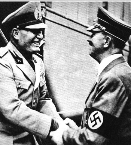 Cuc soc ly do Hitler bat khoc khi lan dau gap Mussolini-Hinh-10