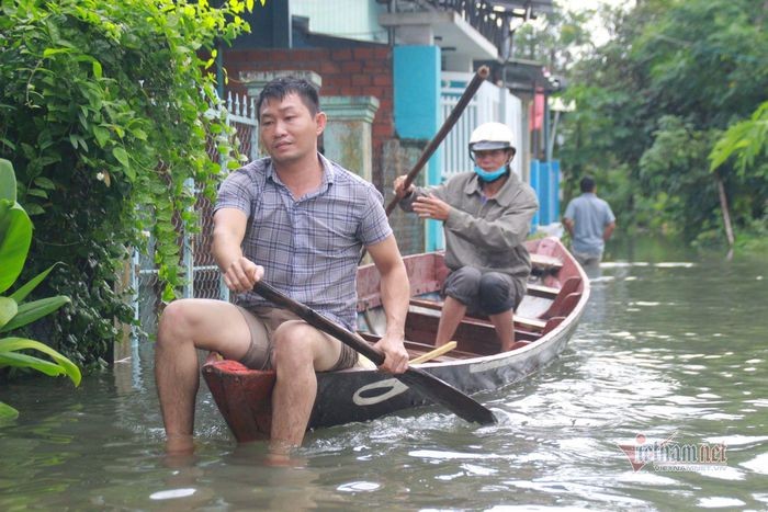 Sat lo duong sat Bac-Nam, 251 hanh khach bi ket 7 tieng o ga Tam Ky-Hinh-10