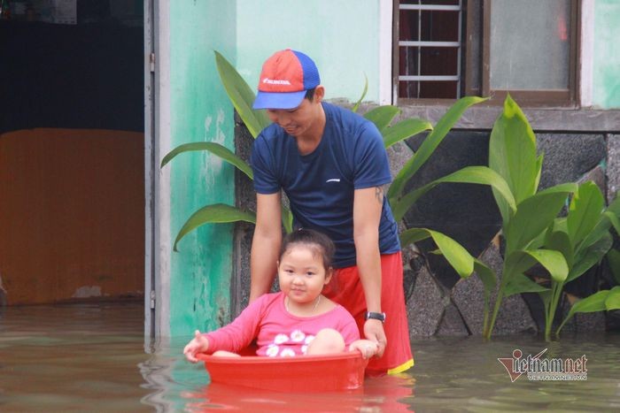 Sat lo duong sat Bac-Nam, 251 hanh khach bi ket 7 tieng o ga Tam Ky-Hinh-6