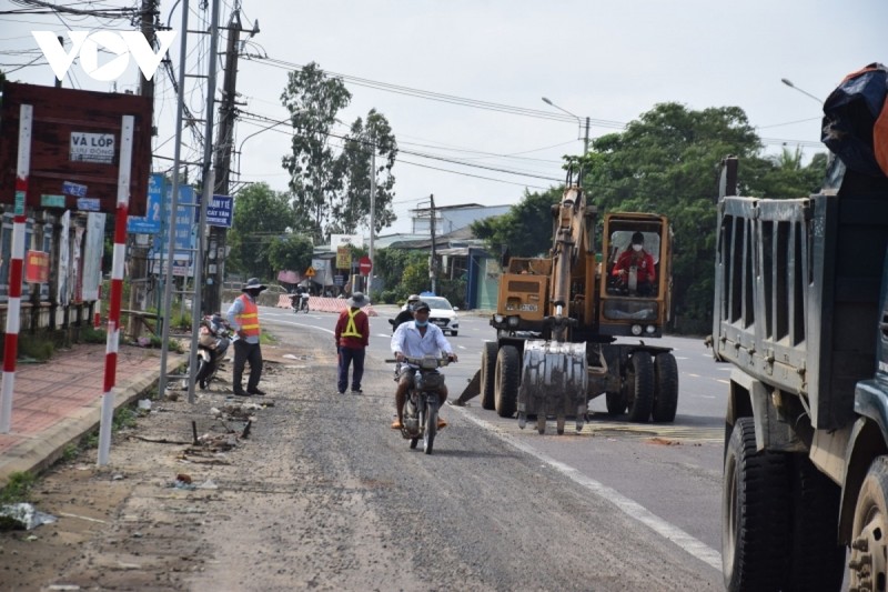 Khac phuc hu hong tren Quoc lo 1A qua cac tinh Mien Trung-Hinh-5