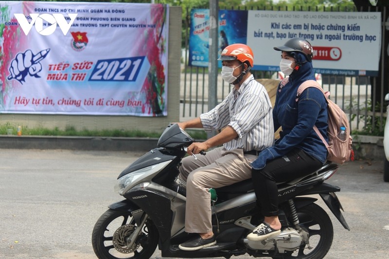 Phu huynh Ha Noi mong muon con tiem du 2 mui vaccine truoc khi quay lai truong hoc