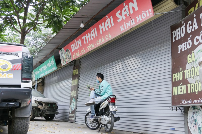 Nhieu quan dong cua, nghi Tet som khi phai dung ban tai cho