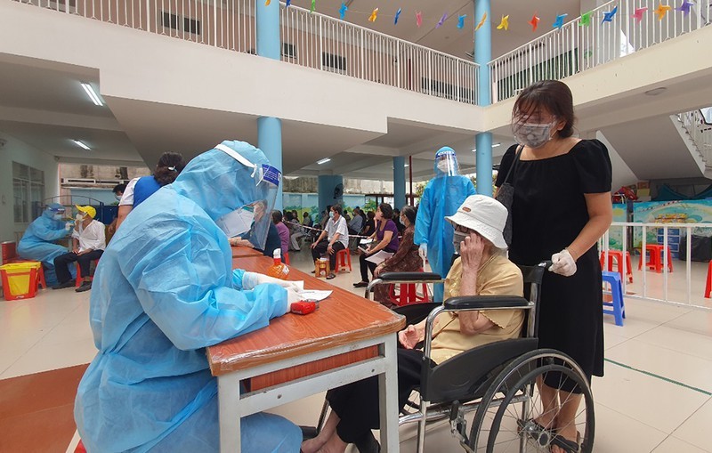 Phu Nhuan hoan thanh tiem vaccine mui 3 cho gan 130 nghin nguoi