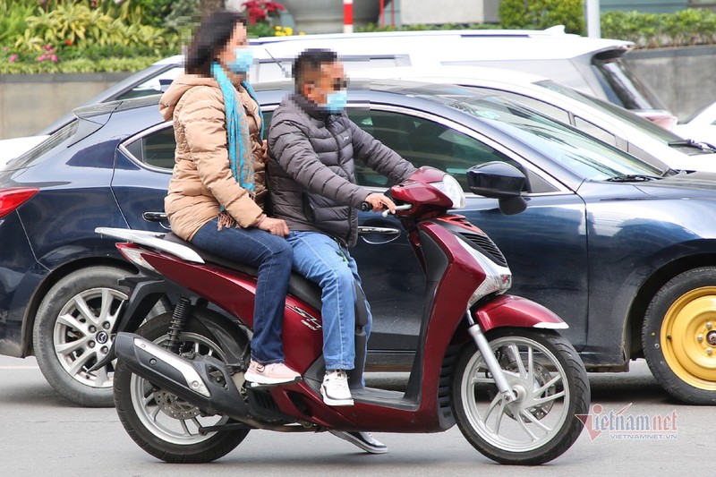 Du xuan khong doi mu bao hiem, nhieu nguoi mang ‘giay phat’ ve nha-Hinh-2