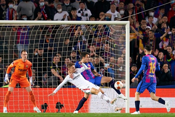 Barca chia tay Europa League sau tran thua tai Camp Nou