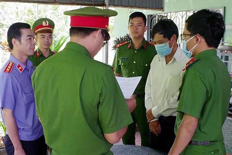 Truong phong Giao duc huyen o Ninh Thuan bi khoi to