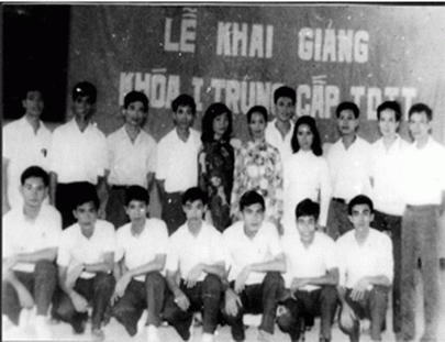 Boi hoi ngam loat anh vo gia ve le khai giang xua-Hinh-4