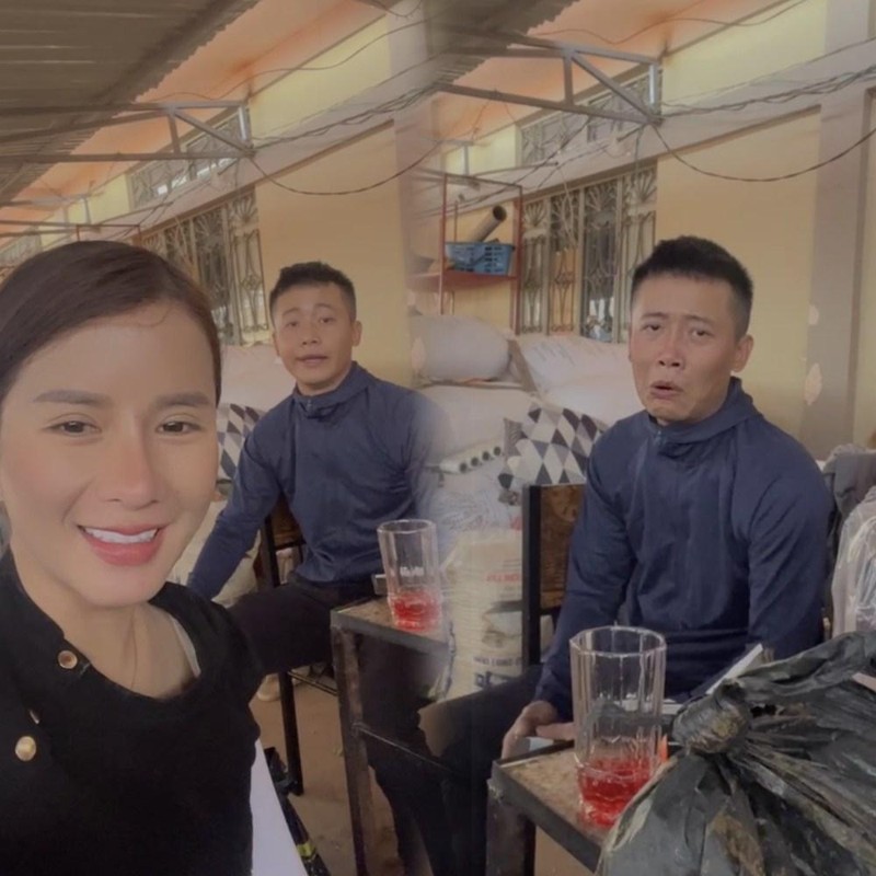 Ba Nhan tiet lo chu y ve tung thanh vien team Quang Linh Vlog-Hinh-6