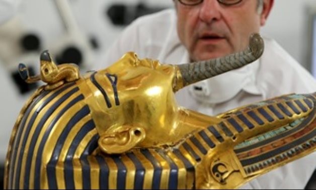 Chi tiet ky quai tren mat na vang Tutankhamun khien chuyen gia “roi nao”-Hinh-5