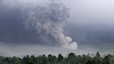 Nui lua cao nhat Indonesia moi phun trao, tham hoa co xay ra?-Hinh-6