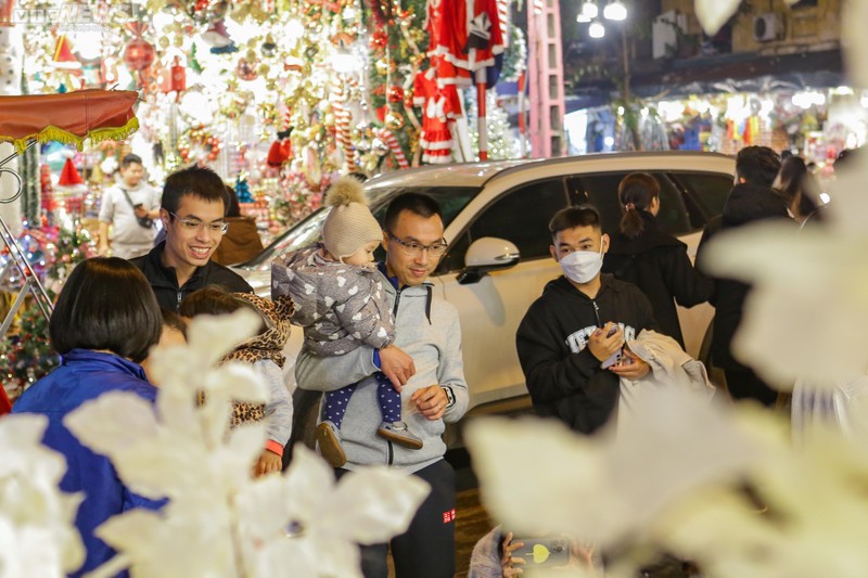 Pho co Ha Noi trang hoang Noel, nuom nuop nguoi van canh-Hinh-16