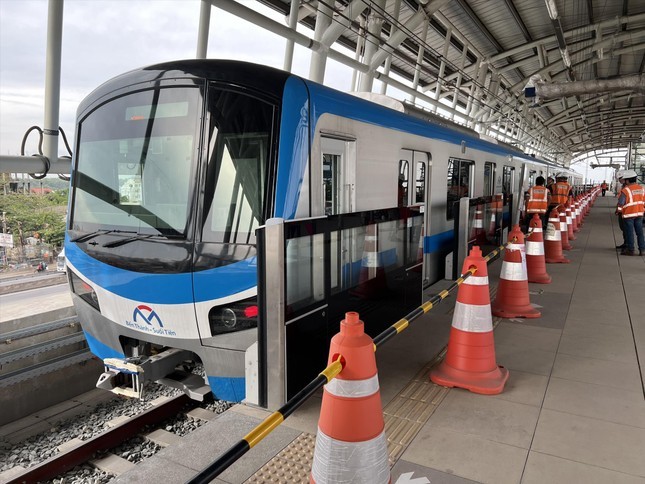 Metro so 1 TPHCM san sang chay thu nghiem vao sang  mai, 21/12