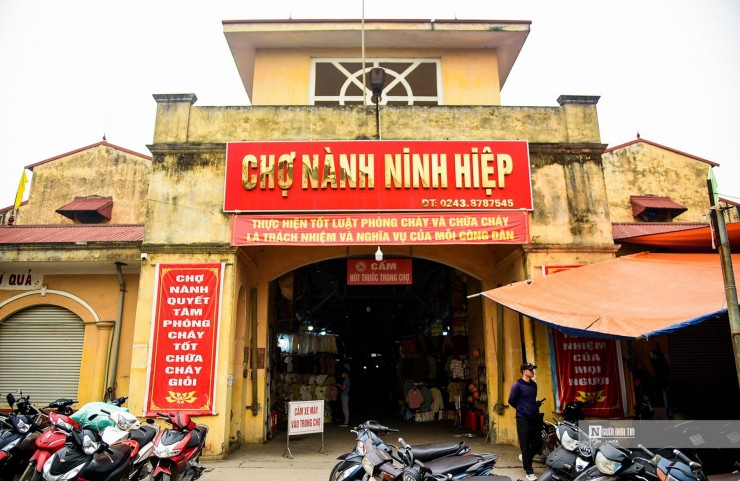 Cho thoi trang lon nhat Ha Noi vang ve, diu hiu