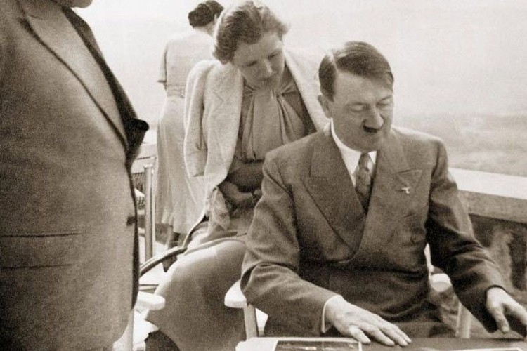 Tam trang Eva Braun thay doi the nao truoc khi tu sat cung Hitler?-Hinh-8