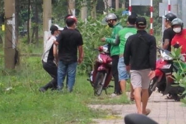 Doa tung anh nhay cam de tong tien ban gai cu