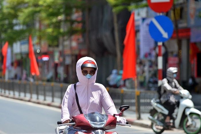 Thoi tiet ngay 18/6: Mien Bac nang nong gay gat, dem co mua