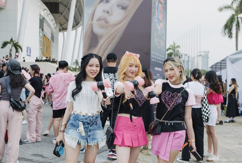 Tu concert cua Blackpink, nen nghi ve cach “moc” hau bao-Hinh-3