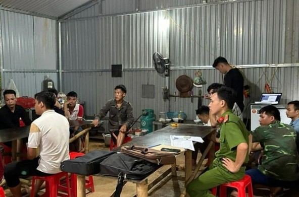 Thanh Hoa: Can canh duong ham khai thac vang trai phep sau 30m-Hinh-2