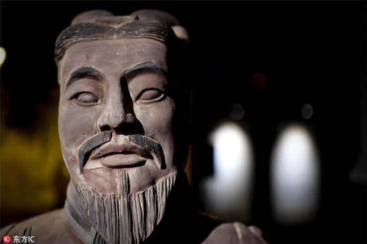 Mở mộ Tần Thủy Hoàng, “đứng hình” thấy pho tượng tay không thần bí - Hình 4 Mo mo Tan Thuy Hoang, “dung hinh” thay pho tuong tay khong than bi-Hinh-4