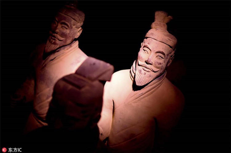 Mở mộ Tần Thủy Hoàng, “đứng hình” thấy pho tượng tay không thần bí - Hình 8 Mo mo Tan Thuy Hoang, “dung hinh” thay pho tuong tay khong than bi-Hinh-8
