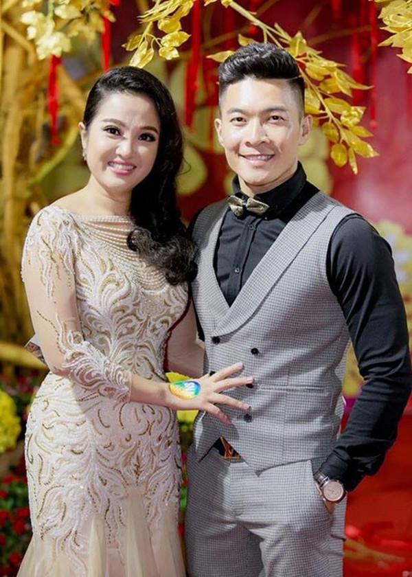 Me chong MC Hong Phuong: Xinh dep, hieu biet va ton trong con dau-Hinh-6