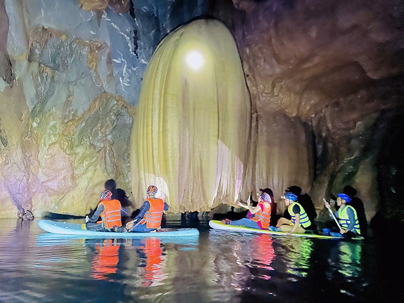 Doc dao ‘khoi thach nhu nhu tam rem’ trong hang dong moi o Quang Binh-Hinh-4