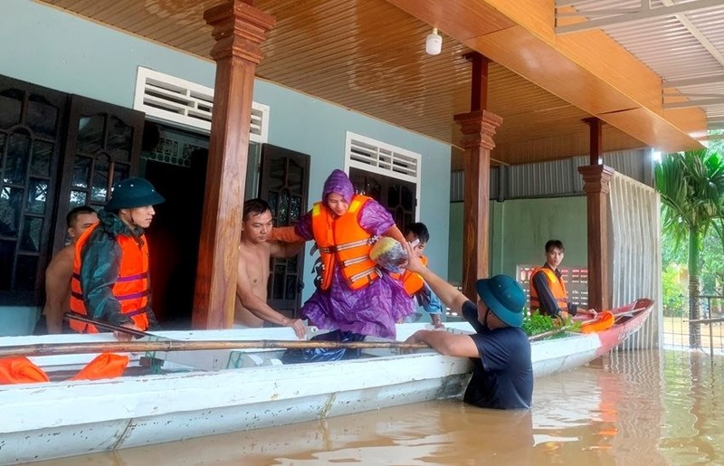 Thu tuong Chinh phu chi dao khan truong khac phuc hau qua mua lu