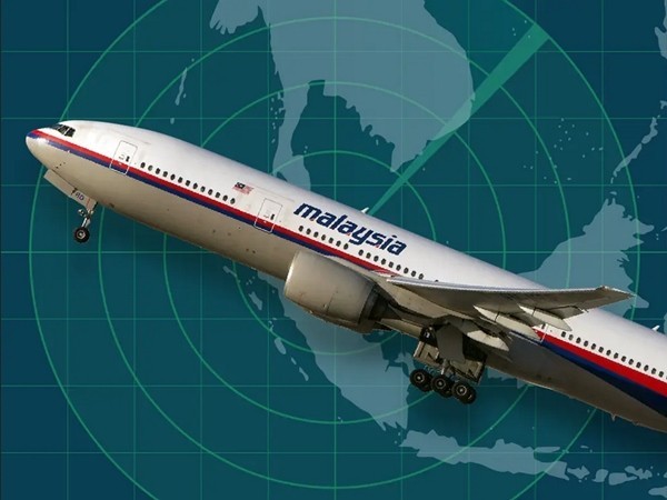 Thuc hu video ghi lai chuyen bay MH370 bien mat tren bau troi?