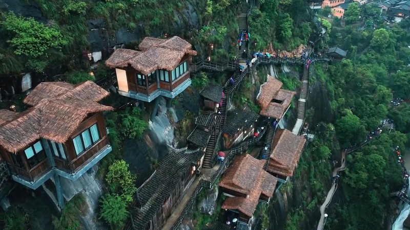 Chon bong lai tien canh, noi nhung ngoi nha treo tren vach da-Hinh-6