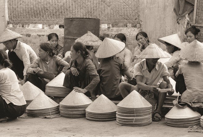 Boi hoi ngam Ha Noi nhung nam 1980 trong bo anh “quy nhu vang”-Hinh-3