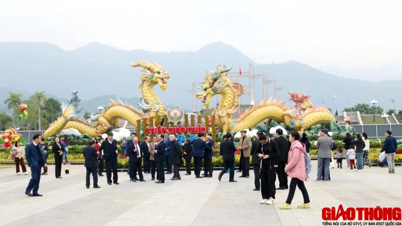 Tan muc ve hoanh trang linh vat “song long chau nguyet” o Hoa Binh-Hinh-6