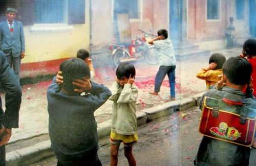 View - 	Ảnh gây thương nhớ người Việt đón Tết Nguyên đán những năm 1990