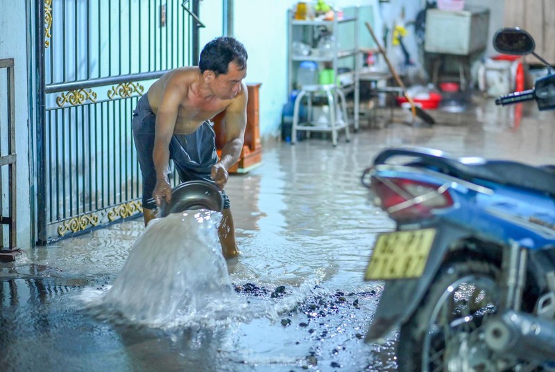 Can canh duong ong bi vo, nuoc phun nhu 